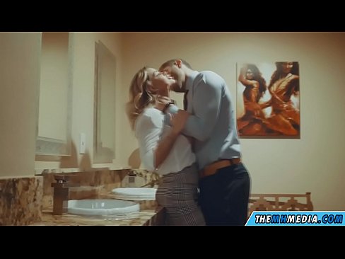 ❤️ ໃນເວລາທີ່ຜິວເນື້ອສີຂາວ busty seduces ທ່ານຢູ່ໃນຫ້ອງນ້ໍາສາທາລະນະ ເພດ ທີ່ lo.onlydesiporn.ru ❌